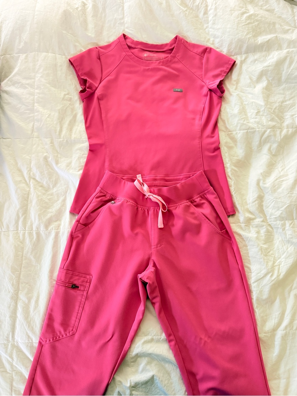 FIGS Women’s Pink Solid Scrub Set Top XXS & Jogger Pants Size XS